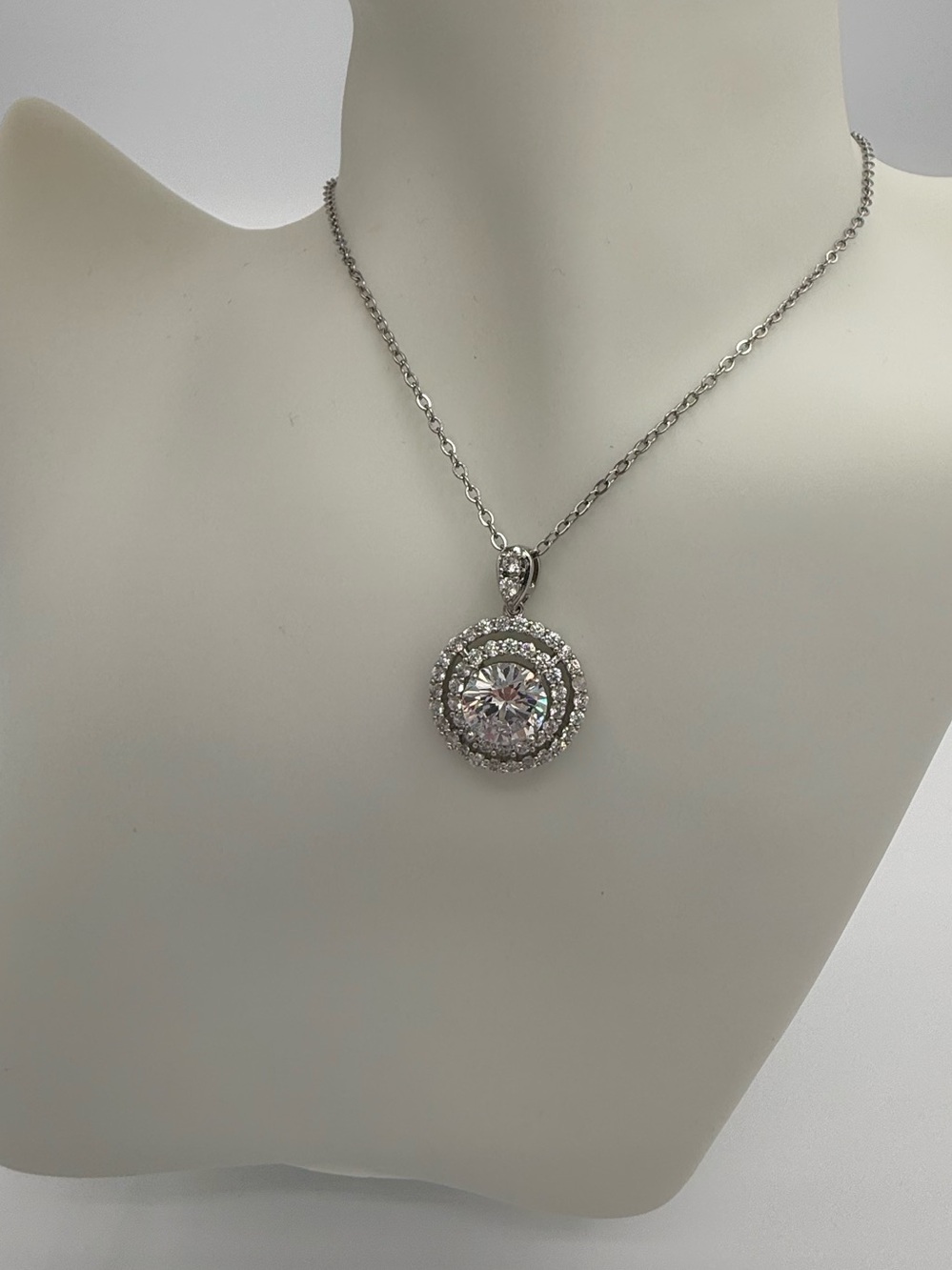 Classic 18” Silver Halo Pendant Necklace Clear Sparkling Stones NWOT Elegant